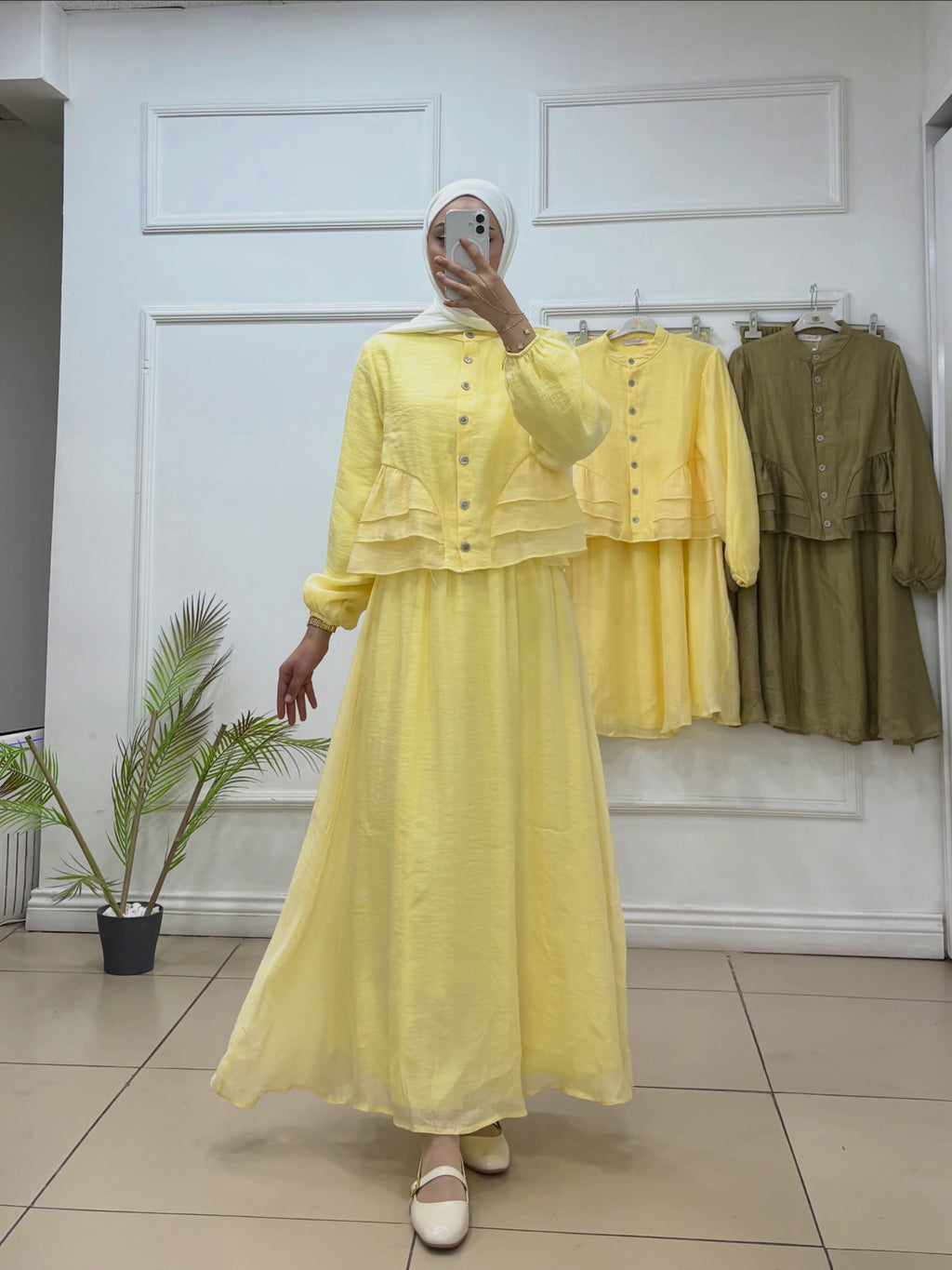 Düğmeli Bluz & Fırfırlı Etekli Takım