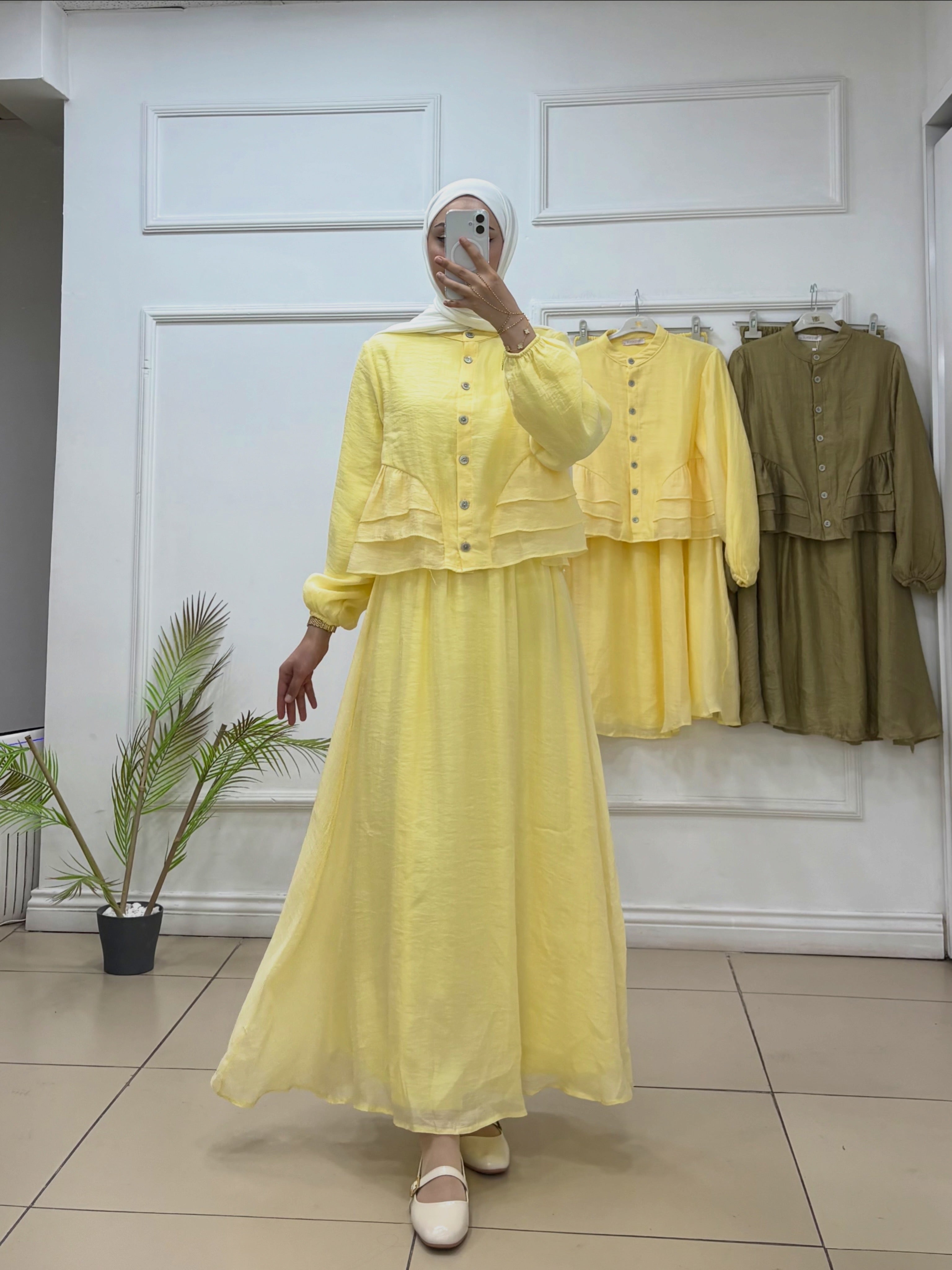 Düğmeli Bluz & Fırfırlı Etekli Takım